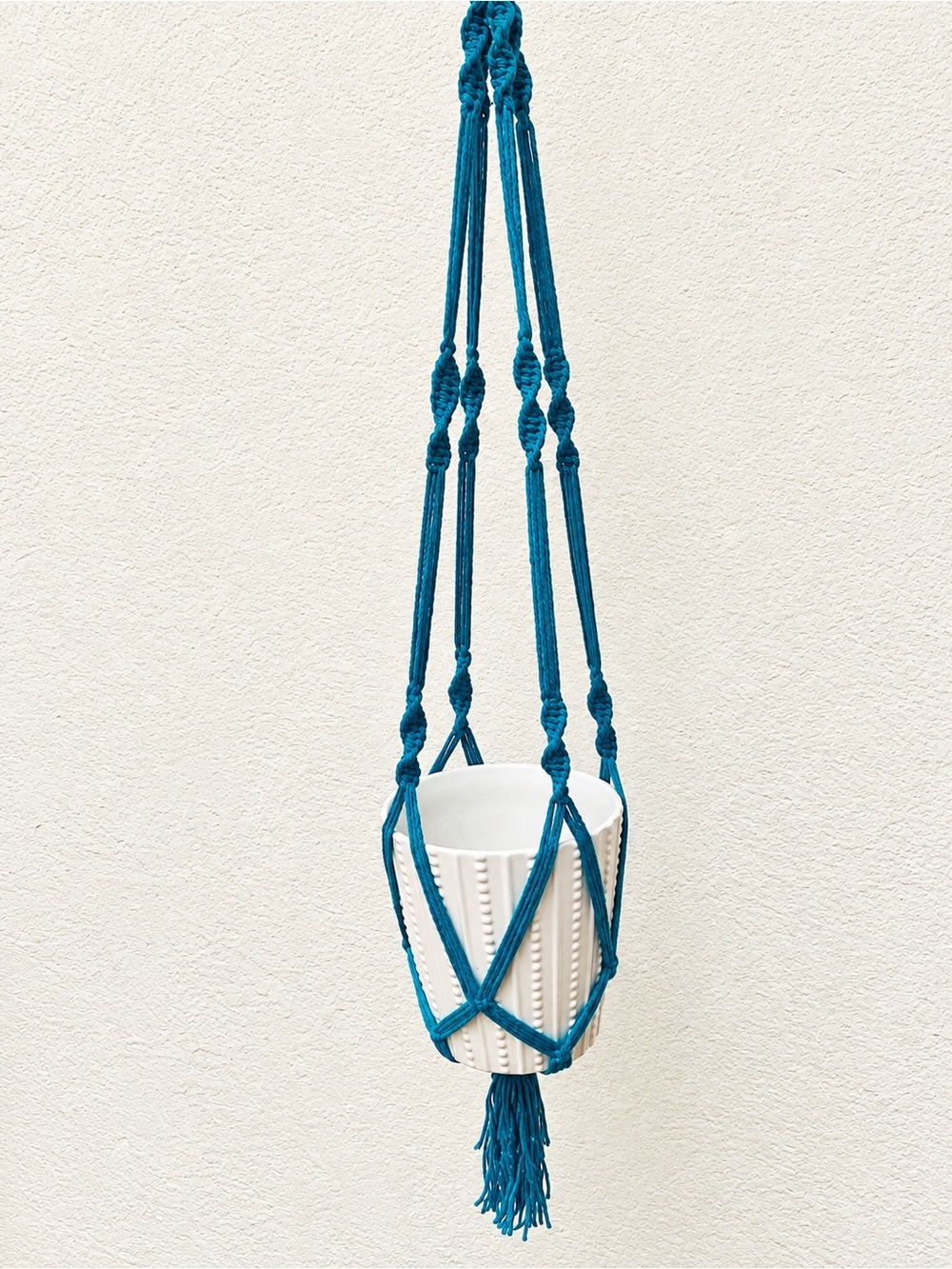 Glazed Ceramic Cache Pot with Cotton Macramé Plant Hanger